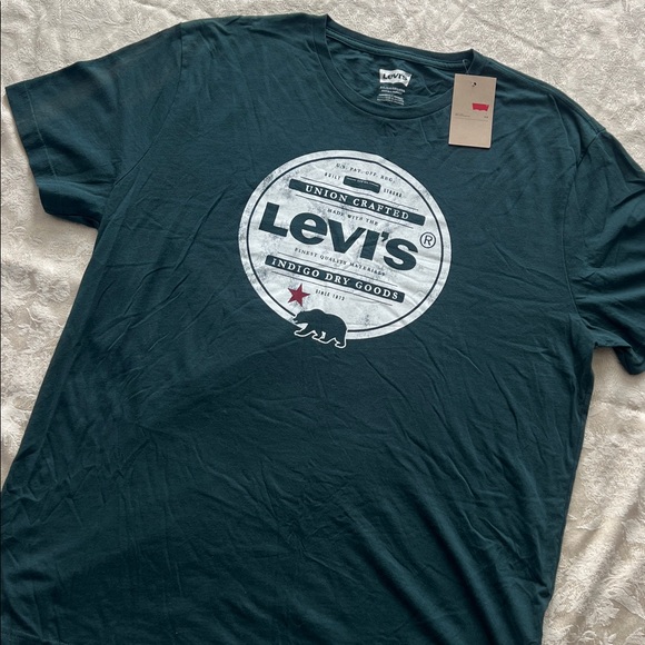 Levi's Men's Dark Green Graphic Tee - Picture 3 of 8